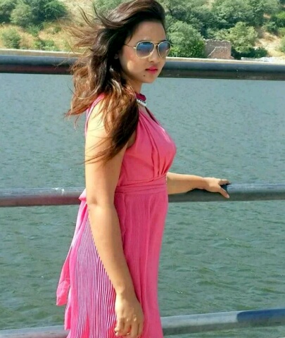 Bangladeshi actress in pink dress