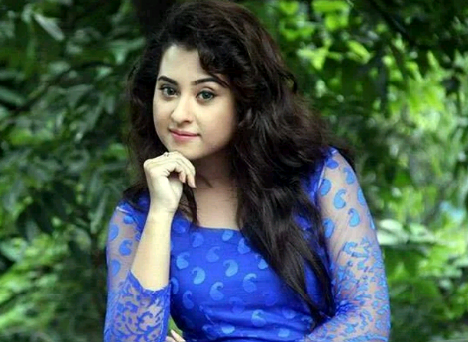 Bangladeshi model blue dress pics
